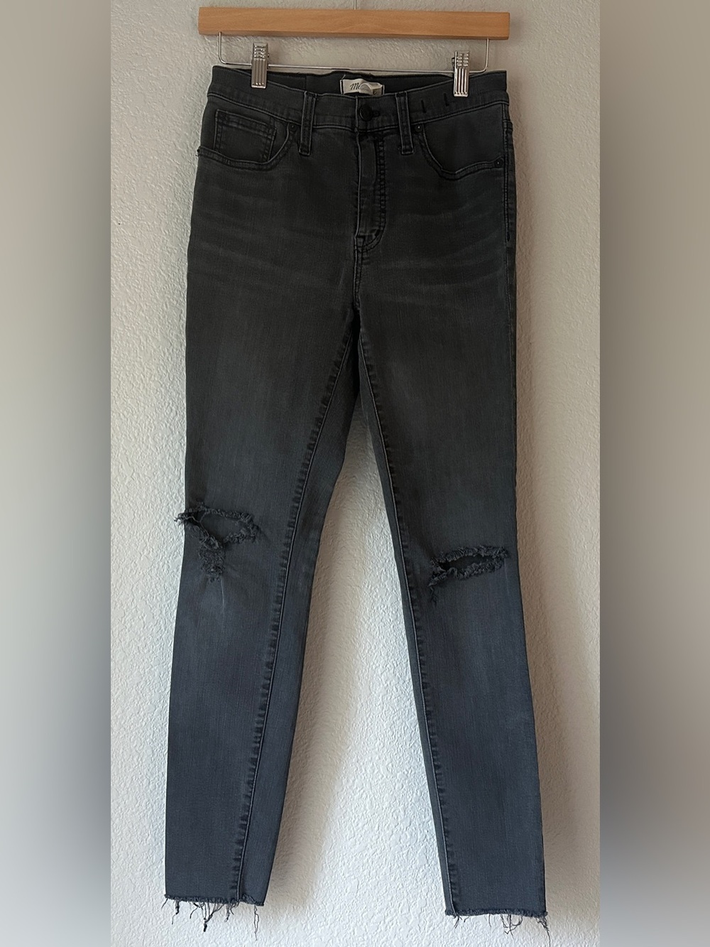 Madewell - 9” Mid-Rise Skinny - Distressed - Faded Black - Size 28